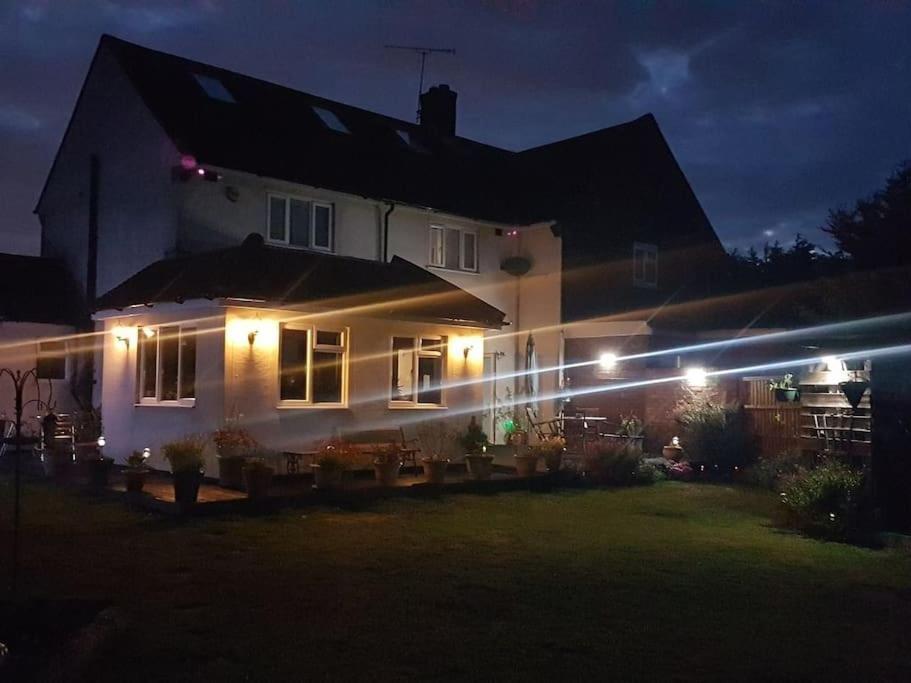 Specious 3Bed Property With Parking & Large Garden Aveley Exterior foto