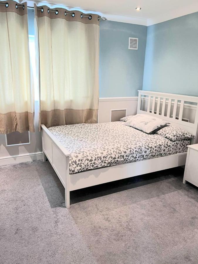 Specious 3Bed Property With Parking & Large Garden Aveley Exterior foto