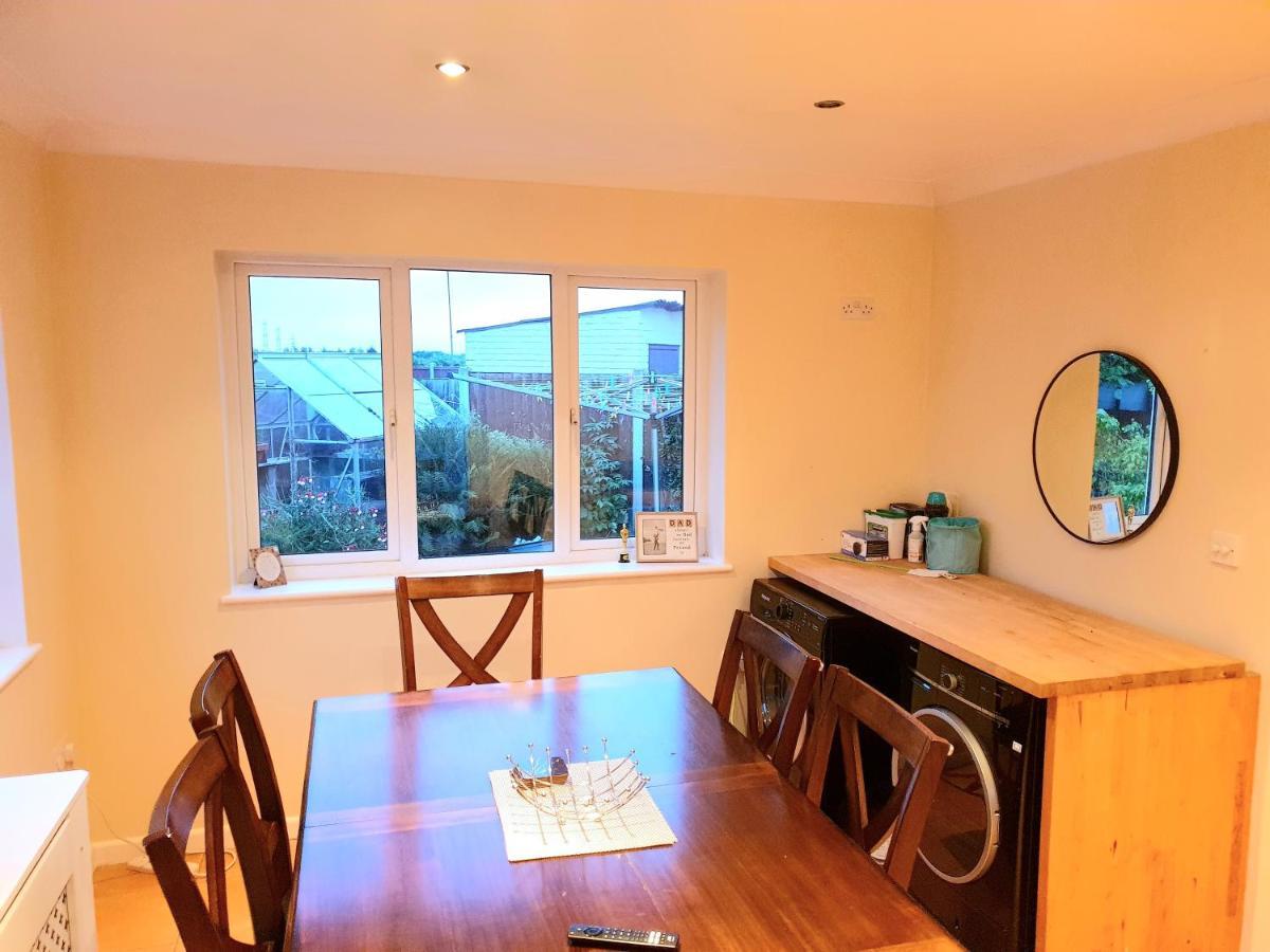Specious 3Bed Property With Parking & Large Garden Aveley Exterior foto